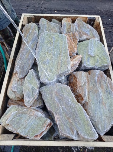 Златолит жёлтый, жёлто-зелёный глыбки и валуны для ланшафтного дизайна купить в Воскресенске
