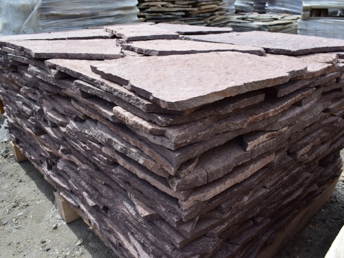 Плитняк лемезит бордовый для облицовки цоколя 20-25 мм  купить в Воскресенске