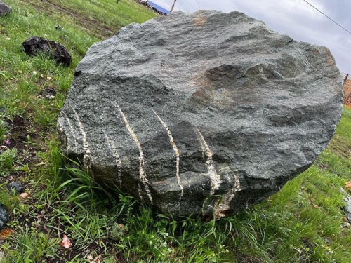 Гигантские зелёные валуны для ландшафтного дизайна весом более 5 тонн купить в Воскресенске