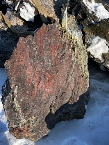 Ландшафтные глыбы красно-фиолетовые 200-1000 килограмм купить в Воскресенске