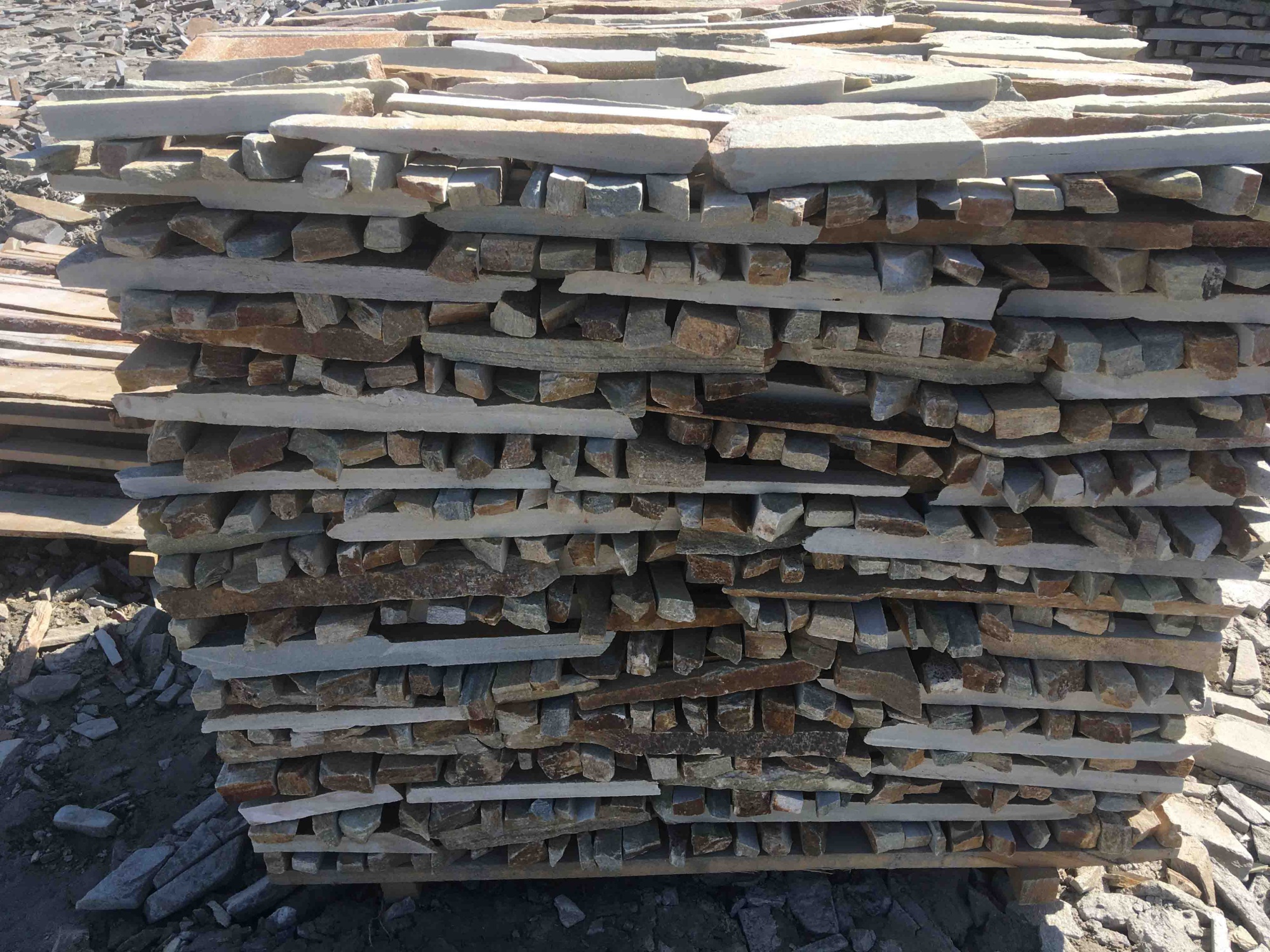 Горбушка златолит золотистый для облицовки купить в Воскресенске