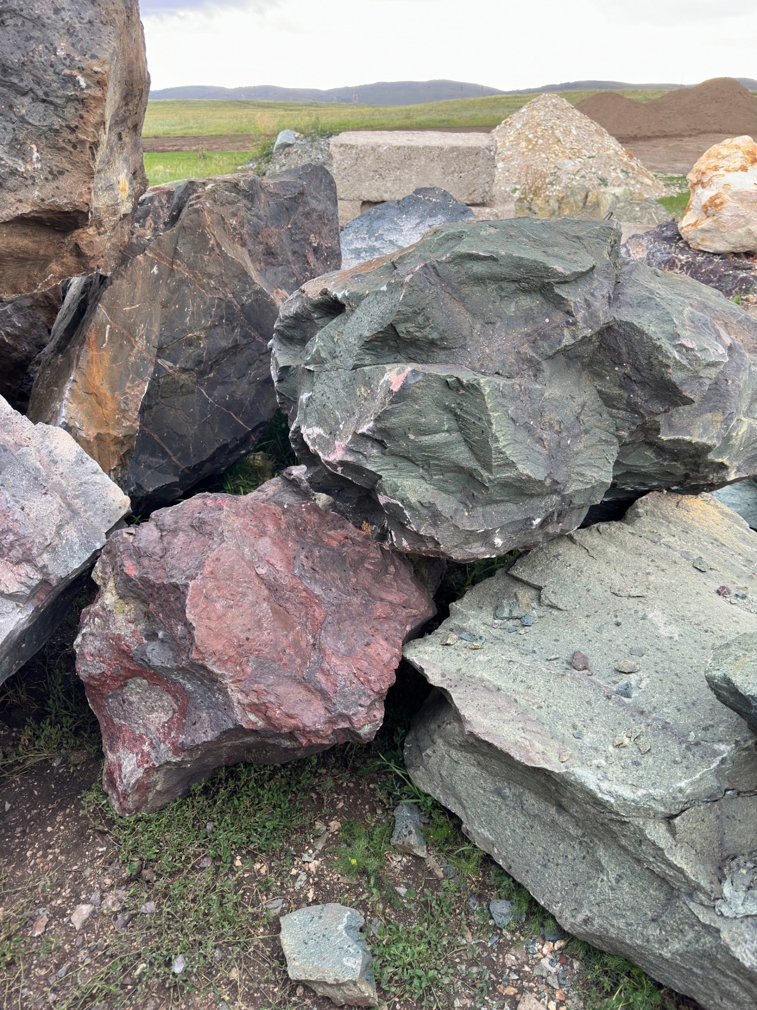 Камни для ландшафтного дизайна зелёные 10-60 килограмм купить в Воскресенске