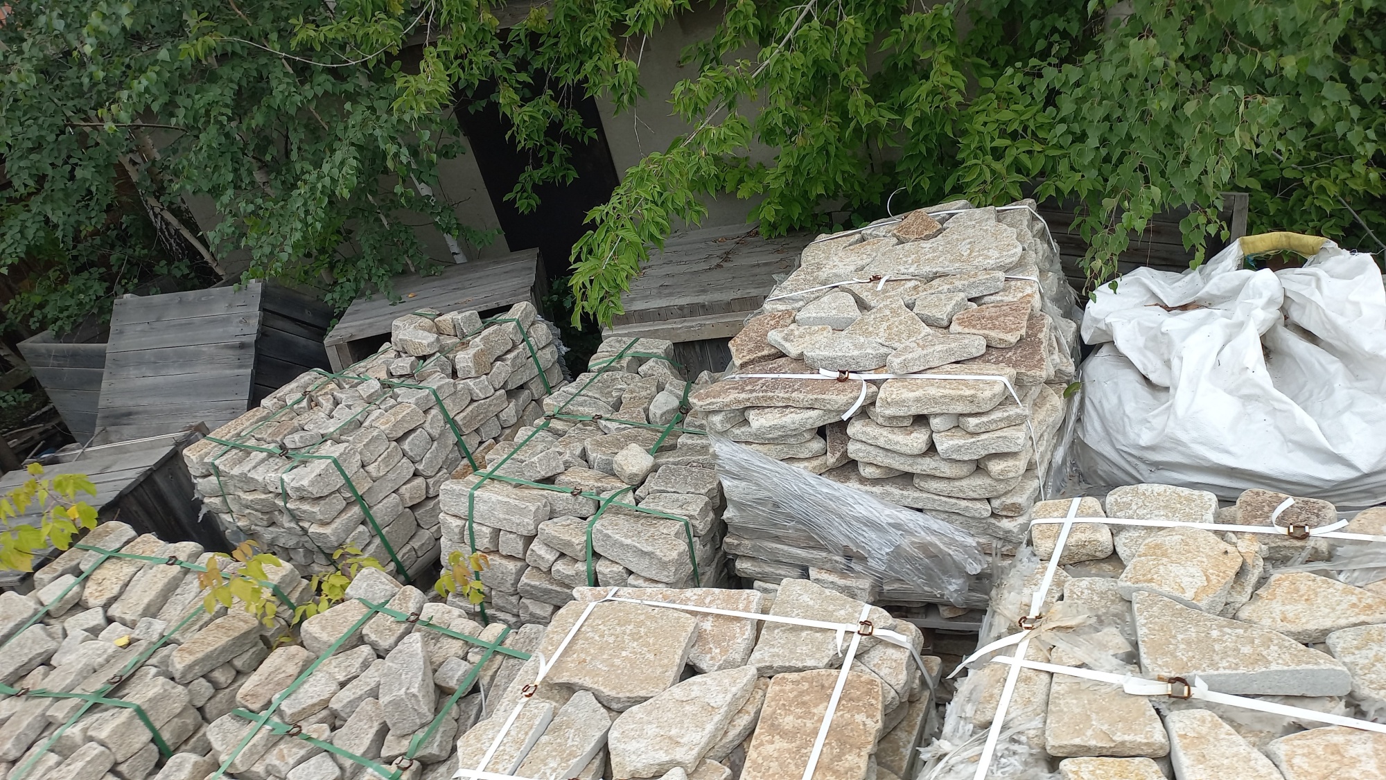 Плитняк гранитный галтованный купить в Воскресенске