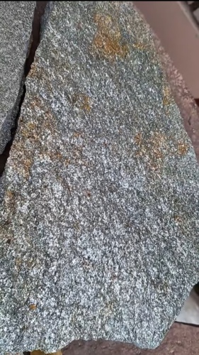 Плитняк златолит серебристый для цоколя, отмостки купить в Воскресенске