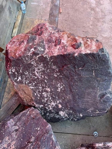 Камни для ландшафтного дизайна красно-фиолетовые 10-60 килограмм купить в Воскресенске