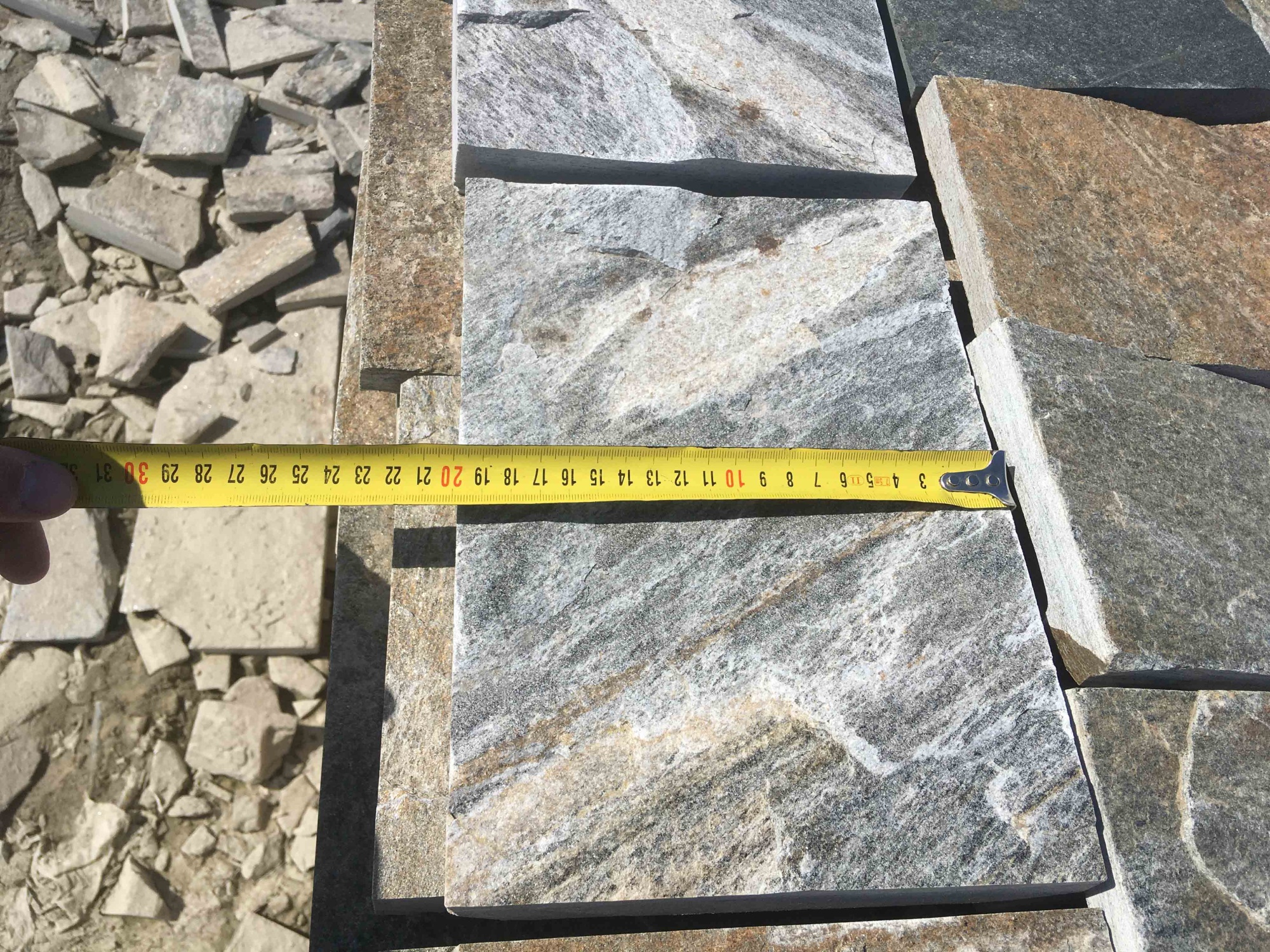 Плитка пилёная златолит Уральский для цоколя, отмостки купить в Воскресенске