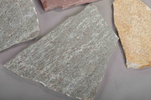 Плитняк златолит Уральский для цоколя, отмостки купить в Воскресенске